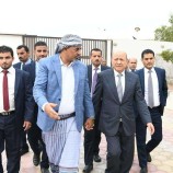 العليمي يوكل للرئيس الزبيدي مهمة الاشراف على موارد الدولة