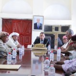 المحافظ الثقلي يلتقي الهيئة التنفيذية للمجلس العام لأبناء محافظتي سقطرى والمهرة للوقوف على القضايا المجتمعية للمحافظة