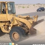 تتواصل أعمال إزاحة الرمال في خط عرقة عين بامعبد شبوة.