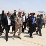 محافظ حضرموت ووزير الدفاع يدشنان بمطار الريان الدولي بالمكلا اعادة استئناف رحلة “الريان – الغيظة”
