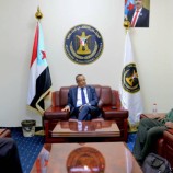 الدكتور الخُبجي يناقش قضايا الطلاب وصعوبات العملية التعليمية مع منسقية جامعة عدن