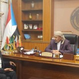 الرئيس الزُبيدي يطّلع على إجراءات وزارة المالية لتحسين كفاءة تحصيل الإيرادات