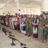 شبوة..رئيس تنفيذية الانتقالي  يؤدي صلاة الجنازة على جثمان الشهيد باسمير