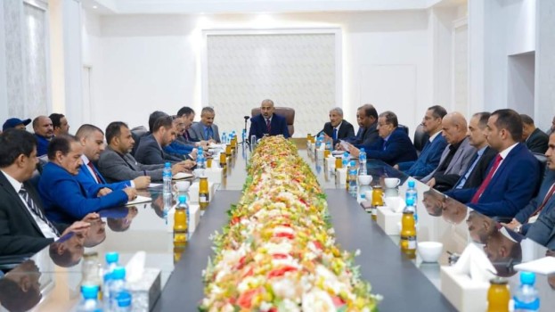 الرئيس القائد عيدروس الزُبيدي يلتقي رئيس وأعضاء اللجنة العسكرية والأمنية العُليا