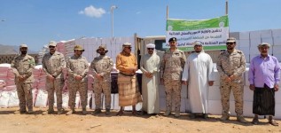 بدعم من القوات المشتركة.. محافظ سقطرى وقيادة قوة 808 للدعم والإسناد يدشنون توزيع السلال الغذائية والتمور للأسر الأكثر احتياجًا