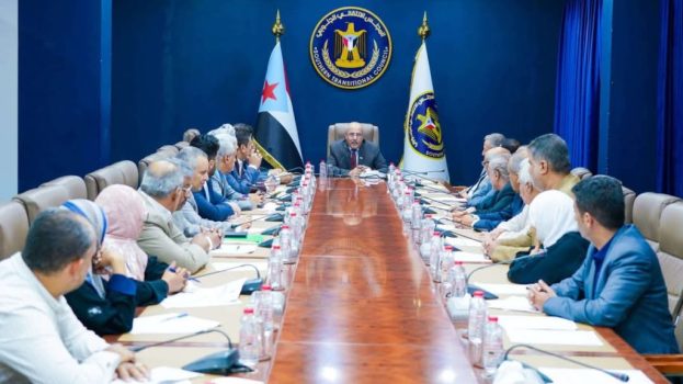 هيئة الرئاسة تشيد بتضحيات النخبة الحضرمية وتدعو أبناء المحافظة للمشاركة الفاعلة في فعالية “حضرموت أولاً” بالمكلا