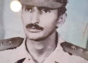قائد اللواء الاول دعم واسناد العميد نصر اليافعي يعزي في وفاة اللواء صلاح بن سعادين