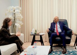 الرئيس الزُبيدي يناقش مع سفيرة فرنسا مستجدات الوضع الإنساني في بلادنا