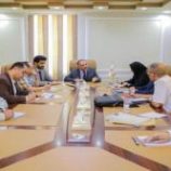 وزير النقل يجتمع ليوجه بسرعة تنفيذ مشروع ميناء سقطرى الاستراتيجي