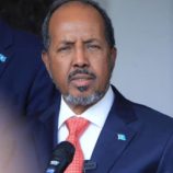 الرئيس الصومالي يعلن عن ضبط خلية تهريب أسلحة تربط الحوثيين بتنظيم داعش