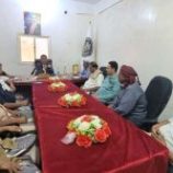 انتقالي سقطرى يناقش ابرز التحديات التي تواجه القطاع التجاري في المدينة مع مجموعة من التجار