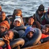 وفاة 8 مهاجرين من أصل 30  تم رميهم في البحر خلال رحلتهم إلى اليمن