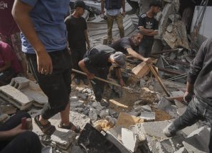 وفاة 20 فلسطينياً “سحقاً” في تدافع أثناء توزيع مساعدات في غزة