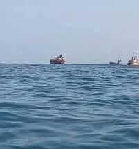 إنقاذ شابين ووفاة ثالث غرقاً في ساحل الحسوة بمديرية البريقة