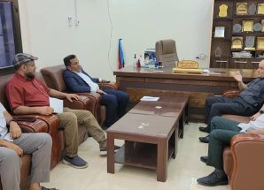 وكيل محافظة عدن لقطاع المشاريع ومدير عام دارسعد يناقشان مستوى إنجاز المشاريع وفق البرنامج الاستثماري للعام 2025