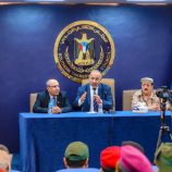 الرئيس الزُبيدي يرأس اجتماعاً موسعاً بالقادة العسكريين والأمنيين الجنوبيين