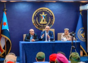 الرئيس الزُبيدي يرأس اجتماعاً موسعاً بالقادة العسكريين والأمنيين الجنوبيين
