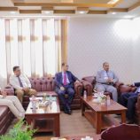 وزير النقل يلتقي سفير بلادنا لدى إندونيسيا ويبحث مع محافظ سقطرى أوضاع قطاعات النقل بالمحافظة