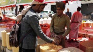 حظر استيراد عشرات السلع يفاقم مخاوف الندرة والغلاء في اليمن