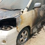 نقابة الصحفيين والإعلاميين الجنوبيين بأبين تُدين جريمة إحراق سيارة الإعلامي عادل الحنشي