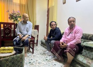 السقاف يطمئن على صحة التربوي زكي عبدالله مسعد