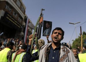مليشيا الحوثي تختطف مسؤولين محليين وشخصيات اجتماعية في دمت وجبن