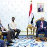 الرئيس الزُبيدي يُحذر من تنامي التخادم بين مليشيا الحوثي وحركة الشباب الصومالية وتنظيم القاعدة