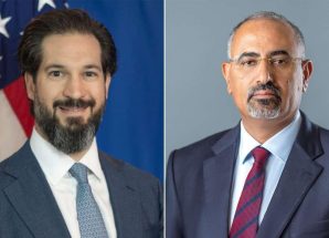 الرئيس الزُبيدي يبحث مع القائم بأعمال السفير الأمريكي مستجدات الأوضاع الإنسانية والتعافي الاقتصادي