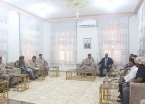 وزير الدفاع يترأس اجتماعاً للجنة الأمنية في محافظة سقطرى