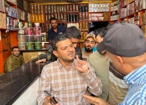 مدير عام مديرية الشيخ عثمان يغلق عددًا من المحلات التجارية التابعة لكبار التجار المستوردين في السيلة