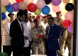 رئيس عمليات المنطقة العسكرية الثانية يفتتح قسم العلاج الطبيعي والتأهيل بمستشفى ٢٤ إبريل العسكري في المكلا