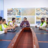 المحافظ بن الوزير يتفقد التجهيزات النهائية لبدء التشغيل التجريبي لمشروع الطاقة الشمسية