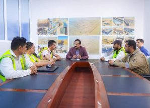 المحافظ بن الوزير يتفقد التجهيزات النهائية لبدء التشغيل التجريبي لمشروع الطاقة الشمسية