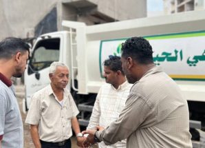 مدير عام مديرية الشيخ عثمان ونائب مدير صندوق النظافة يتفقدان أعمال شفط مياه الأمطار
