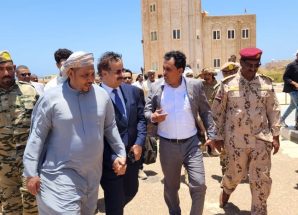 محافظ سقطرى يستقبل فريق التوجيه والرقابة الرئاسي في زيارة رسمية لتعزيز العمل المؤسسي
