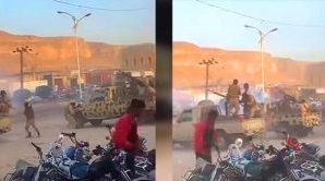 منير النقيب  في مشهد جماهيري حاشد، أعلنت مديرية تريم في وادي حضرموت، اليوم، موقفها الحاسم من الميدان، لتطلق شرارة انتفاضة شعبية ضد قوات الاحتلال اليمني ممثلة بالمنطقة العسكرية الأولى.  هذه الخطوة التصعيدية تأتي تمهيدًا لانضمام باقي مديريات وادي حضرموت الـ13 إلى الموقف ذاته، في مشهد يُتوقع أن يكون بمثابة استفتاء شعبي على رفض أي وجود عسكري يمني في أرض الجنوب.   التحركات الميدانية في تريم لم تأتِ من فراغ، بل جاءت ردًا على انتهاكات متواصلة تمارسها قوات المنطقة العسكرية الأولى بحق المواطنين والمتظاهرين السلميين، الأمر الذي أثار استياءً واسعًا في الأوساط الشعبية والسياسية.   *موقف الرئيس الزُبيدي   وفي هذا السياق، تولي القيادة الجنوبية، ممثلة بالرئيس الزُبيدي، اهتمامًا بالغًا لما تشهده المدينة، حيث يقود بنفسه تحركات سياسية وأمنية للتعامل مع الأوضاع المتصاعدة. الرئيس الزُبيدي، وفي موقف واضح وحازم، وجّه اللجنة الأمنية بمحافظة حضرموت لشؤون الوادي والصحراء، باتخاذ كافة الإجراءات اللازمة لحماية المتظاهرين وضمان حقهم في التعبير السلمي، ووقف أي ممارسات تعسفية أو انتهاكات قد ترتكبها قوات الاحتلال اليمني، مؤكدًا على أن الفعاليات الشعبية السلمية في حضرموت هي حق أصيل ومشروع يكفله القانون والأعراف.   وتحمل احتجاجات أبناء تريم طابعًا سلميًا خالصًا، إذ تتركز مطالبهم حول الحقوق الأساسية وتحسين الخدمات، وفي مقدمتها الكهرباء والمياه، فضلًا عن معالجة الأزمات المعيشية التي أثقلت كاهل المواطنين.  وشدد الرئيس الزُبيدي على أن المجلس الانتقالي الجنوبي سيدعم أي جهود من شأنها التخفيف من معاناة أبناء حضرموت، والعمل على إيجاد حلول جذرية بالتعاون مع السلطة المحلية والجهات المختصة.  *رفض الاحتلال اليمني   رفض أبناء تريم ووادي حضرموت وأبناء الجنوب عمومًا لأي تواجد لقوات المنطقة العسكرية الأولى ليس وليد اللحظة، بل هو موقف راسخ منذ سنوات، يستند إلى إدراكهم لخطورة استمرار هذا الوجود الذي لا يستند إلى أي شرعية دستورية أو مشروعية وطنية. فالتواجد العسكري اليمني في وادي حضرموت، كما يؤكد أبناء المنطقة، هدفه الأساس السيطرة على الثروات النفطية واستنزاف موارد الأرض، في تجاهل تام لمعاناة السكان.   *انتهاكات الاحتلال   وتمارس قوات المنطقة العسكرية الأولى كافة أشكال الانتهاكات، من تعسف واعتقال وتضييق على الحريات، إلى نهب الموارد وفرض هيمنة أمنية تهدف لإخضاع الأهالي ومنعهم من المطالبة بحقوقهم. هذه السياسات الاستعلائية زادت من حدة الاحتقان الشعبي، وأصبحت عاملًا رئيسيًا في تسريع وتيرة المطالب برحيل تلك القوات واستبدالها بقوات النخبة الحضرمية، القادرة على حماية الأرض والمواطن معًا.   *تأكيد جنوبي   ويجدد أبناء الجنوب التأكيد على أن تريم ليست للبيع ولا للمساومة، فهي قلب حضرموت الجنوبي النابض بالهوية والتاريخ، ولن يقبل أهلها بأي وصاية أو احتلال مهما طال أمده.  كما يرون أن ما تمارسه قوات المنطقة العسكرية الأولى هو مشروع لتدمير الهوية الجنوبية، ونهب الثروات، وحرمان الأجيال القادمة من مستقبلهم، وهو ما يفرض على الجميع مسؤولية تاريخية لتحرير تريم ووادي حضرموت بشكل كامل.   ومع تصاعد الأحداث، يظل المشهد في تريم عنوانًا لمرحلة جديدة من الصراع بين إرادة شعبية صلبة متمسكة بحقها في التحرير والسيادة، وبين قوى احتلال تسعى للبقاء عبر القمع ونهب الثروات. لكن المؤشرات الميدانية والسياسية تؤكد أن ميزان القوى بدأ يميل لصالح إرادة الناس، وأن ساعة الحسم قد اقتربت.   وأدان المجلس الانتقالي الجنوبي في محافظة حضرموت ما تقوم به قوات المنطقة العسكرية الاولى تجاه المواطنين العزل ما وصفه تلك الأعمال بالإجرامية و”القمع الوحشي” بحق أبناء تريم، محمّلًا قيادة المنطقة الأولى المسؤولية عن التصعيد.   فيما أدانت الهيئة التنفيذية المساعدة للمجلس الانتقالي الجنوبي لشؤون مديريات وادي وصحراء حضرموت، في بيان صدر عنها ، ما وصفته بـ”الاقتحام الهمجي” الذي نفذته فجر اليوم قوات المنطقة العسكرية الأولى ضد المعتصمين السلميين في مدينة تريم، مستخدمة الأسلحة الخفيفة والمتوسطة، والعربات المدرعة، وقنابل الغاز، ما أسفر عن إصابات خطيرة وحالة من الهلع بين السكان.   وأشارت الهيئة إلى أن هذه الممارسات تأتي في سياق قمع الإرادة الشعبية لأبناء حضرموت، وتهدف إلى إسكات الأصوات المطالبة بحياة كريمة وتحسين الخدمات، محمّلة المسؤولية لمن يلتزم الصمت أمام هذه الانتهاكات، ومطالبة بفتح تحقيق مستقل لمحاسبة المتورطين.   *تحذير العسكرية الثانية   وفي سياق متصل، حذرت قيادة المنطقة العسكرية الثانية من تطورات أكثر خطورة، مشيرة إلى تقارير استخباراتية تؤكد وجود تواصل مباشر بين الحوثيين وقيادات تابعة لبن حبريش، بالإضافة إلى وصول شحنات سلاح إلى معسكرات أنشأها بن حبريش في هضبة حضرموت، قادمة من جماعة الحوثي.   ووفق مصادر عسكرية مطلعة، فقد تم رصد عناصر معروفة بانتمائها لتنظيم القاعدة داخل تلك المعسكرات، في مؤشر خطير على احتمال استغلال التنظيم للوضع الأمني المضطرب في وادي حضرموت للعودة إلى مناطق الساحل، التي كانت قد طهرتها قوات النخبة الحضرمية في السنوات الماضية.   *محاسبة المسؤولين    من جانبه مؤتمر حضرموت الجامع: يطالب في بيانه سرعة فتح تحقيق عاجل ومحاسبة المسؤولين عن استخدام القوة المفرطة، محذرًا من أن “استمرار هذه الانتهاكات سيؤدي إلى انفجار شعبي.  *رفض استمرار عسكرة الوادي   فيما أكد بيان تنسيقية شباب حضرموت رفض استمرار عسكرة الوادي وقمع المتظاهرين السلميين.  واضاف البيان: ندعو المجتمع الدولي والمنظمات الحقوقية للتدخل ومحاسبة المتورطين.   *اتساع التصعيد  كما يرى مراقبون أن الأحداث الأخيرة ستزيد من حدة المطالب بإخراج قوات المنطقة العسكرية الأولى من وادي حضرموت ، وسط توقعات بأن تشهد الأيام القادمة تصعيدا أكبر إذا لم تُتخذ خطوات جادة لتهدئة الشارع والاستجابة للمطالب الشعبية.   حيث تظل أحداث تريم مؤشرًا خطيرًا على هشاشة الوضع الأمني في وادي حضرموت الذي كرسه الاحتلال اليمني بقواته الرابضة فيه ، فيما يدق جرس الانذار للخلاص من قوات الاحتلال اليمني التي تريد كسر موجة الغضب الشعبي المتصاعد