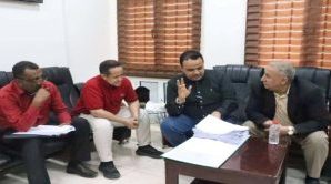 فريق التوجيه والرقابة الرئاسي يطلع على عمل البنك المركزي بمحافظة لحج
