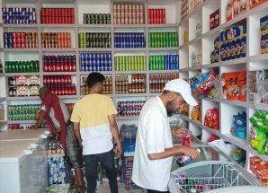 مكتب الصناعة والتجارة بعدن يُعلن قائمة أسعار مخفّضة جديدة تشمل الدقيق والزيوت والألبان وعدد من السلع الأساسية