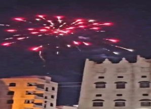 عتق تحتفي بالألعاب النارية ابتهاجًا بعودة النشاط الملاحي لمطار عتق الدولي