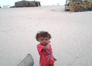 أبين.. قرية منكوبة في تستغيث.. السكان بلا طعام والسلطات غائبة