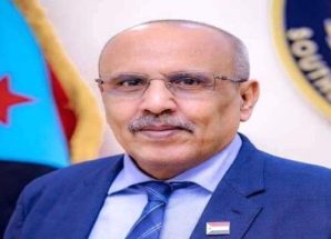الكثيري يُعزّي في وفاة القيادي البارز والمناضل أديب العيسي