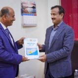 المحافظ بن الوزير يشيد بإنجاز “شبوة في أرقام” ويوجه بطباعته