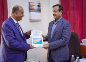 المحافظ بن الوزير يشيد بإنجاز “شبوة في أرقام” ويوجه بطباعته