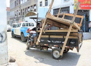 بدء حملة نقل باعة القات من وسط الأحياء السكنية الي سوق ناصر بالمعلا