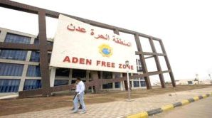 العبدلي ينفذ نزولاً ميدانياً للمنطقة الحرة بعدن للإطلاع على سير العمل وضبط المخالفات