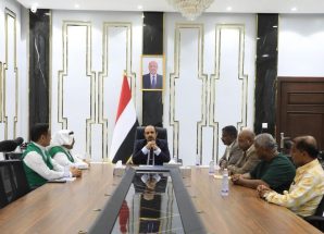 محافظ حضرموت يبحث مع مدير مكتب البرنامج السعودي جوانب تفعيل الأنشطة الشبابية والرياضية