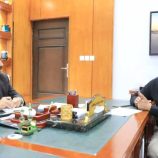 محافظ حضرموت يطلع على المشاريع المعتمدة لصيانة الطرق بالمحافظة