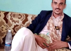 أسرة الراشدي تشيّع جثمانه فيما قاتله شقيق قائد محور تعز الإخواني لا يزال طليقًا