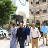 محافظ حضرموت يطلع على سير العمل بمؤسسة الاتصالات ويحث على تدريب الكوادر المحلية