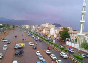 السلطة المحلية في خورمكسر توزع على أسواق الأسماك والخضار بنرات رسمية لتعريف المواطنين بالأسعار